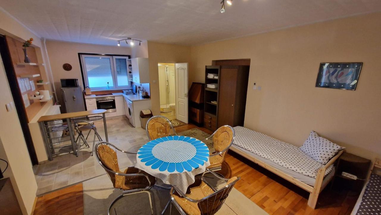Friendly Apartment In The Suburb. Budapeste Exterior foto
